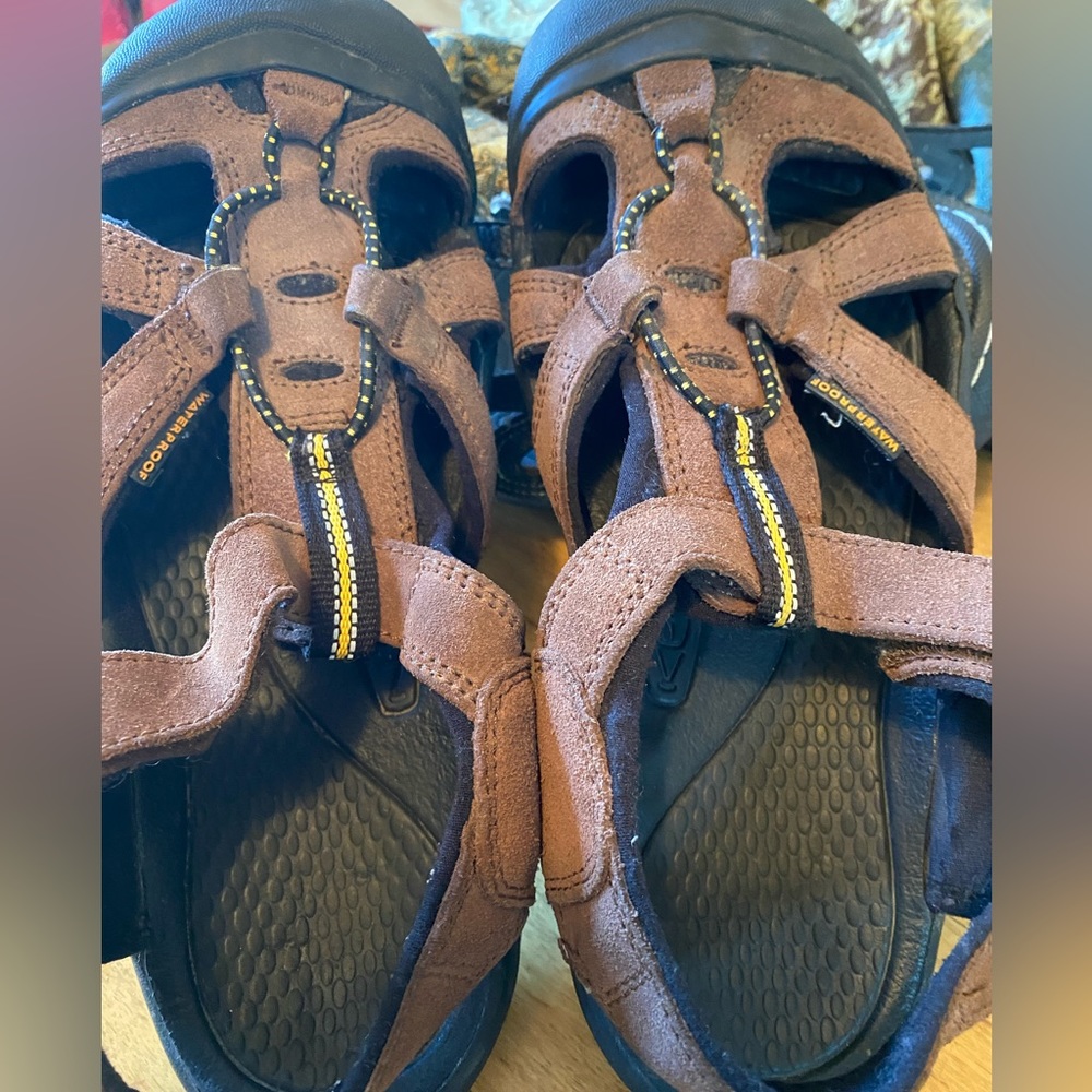 Keens Brown  Size 6